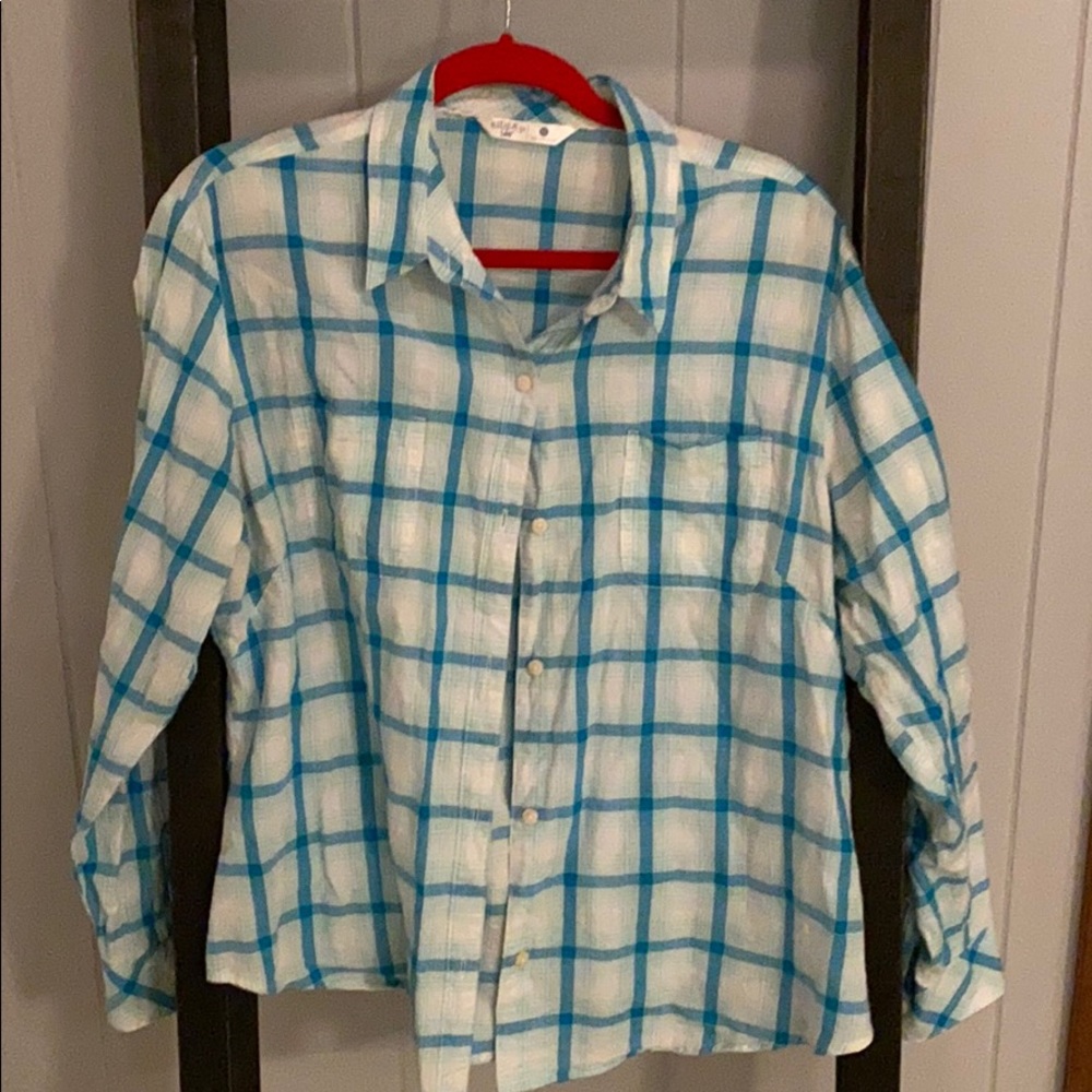Plaid lightweight button down shirt